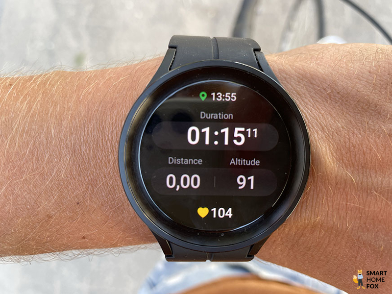 Man sieht die aufgezeichneten Trainingsdaten auf der Samsung Galaxy Watch 5.